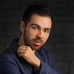 Actor, músico, director de teatro y clown. Es egresado de la Universidad Veracruzana y de la Escuela Nacional de Arte Teatral, del INBA. Ha participado en más de treinta puestas en escena y en varios proyectos cinematográficos. Ha realizado comerciales para México, Estados Unidos y Gran Bretaña. Fue miembro fundador de grupos independientes de teatro como “Amigo Invierno” y “Colectivo Catapulta” con este último, obteniendo varios premios en el Festival Internacional de Teatro Universitario de la UNAM 2015-2016. Es miembro  de la Compañía Titular de Teatro de la Universidad Veracruzana donde se desempeña como actor y director.